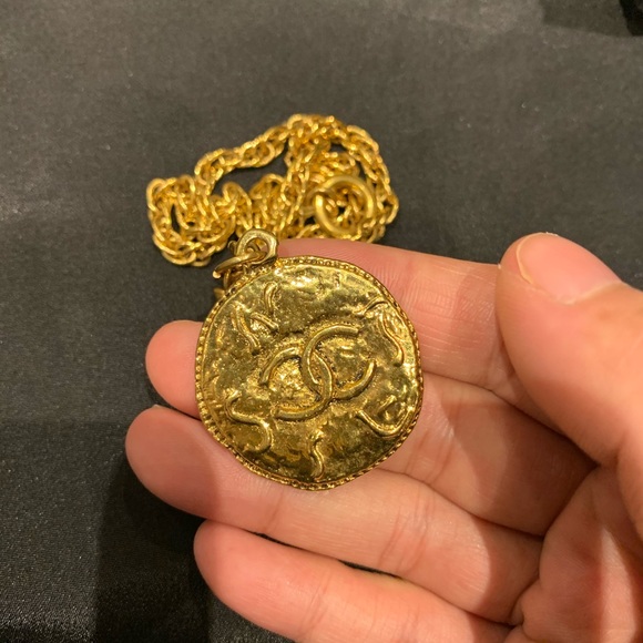 Chanel vintage coin necklace - Picture 5 of 7